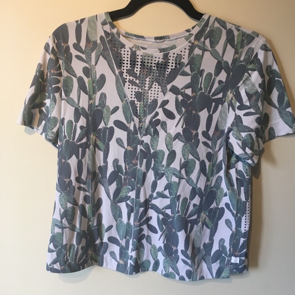 Lululemon size 6 perfectly perfed tee. - Picture 6 of 13